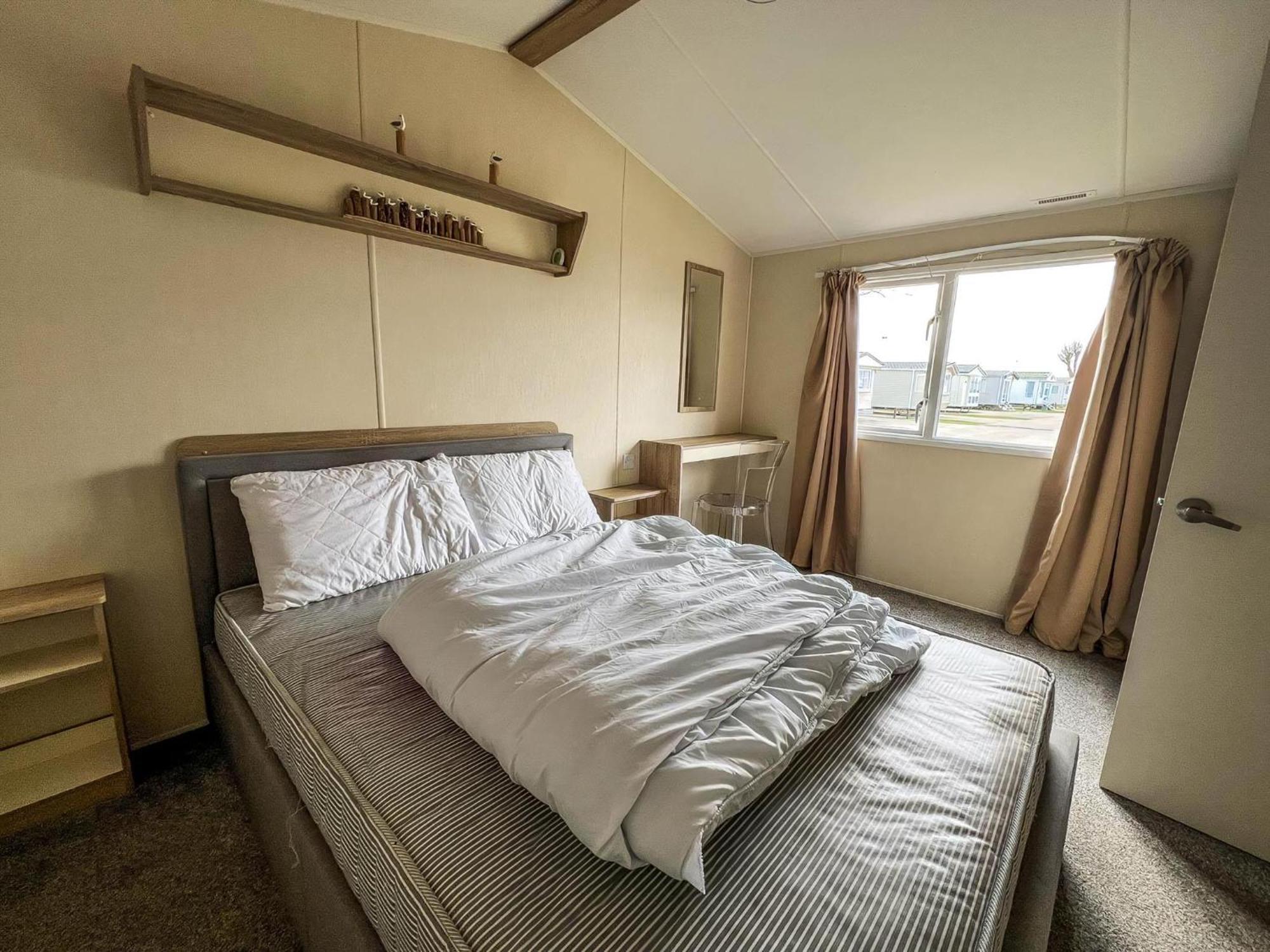 Modern 6 Berth Caravan With Wifi At St Osyth Beach In Essex Ref 28051Fv Clacton-on-Sea Buitenkant foto