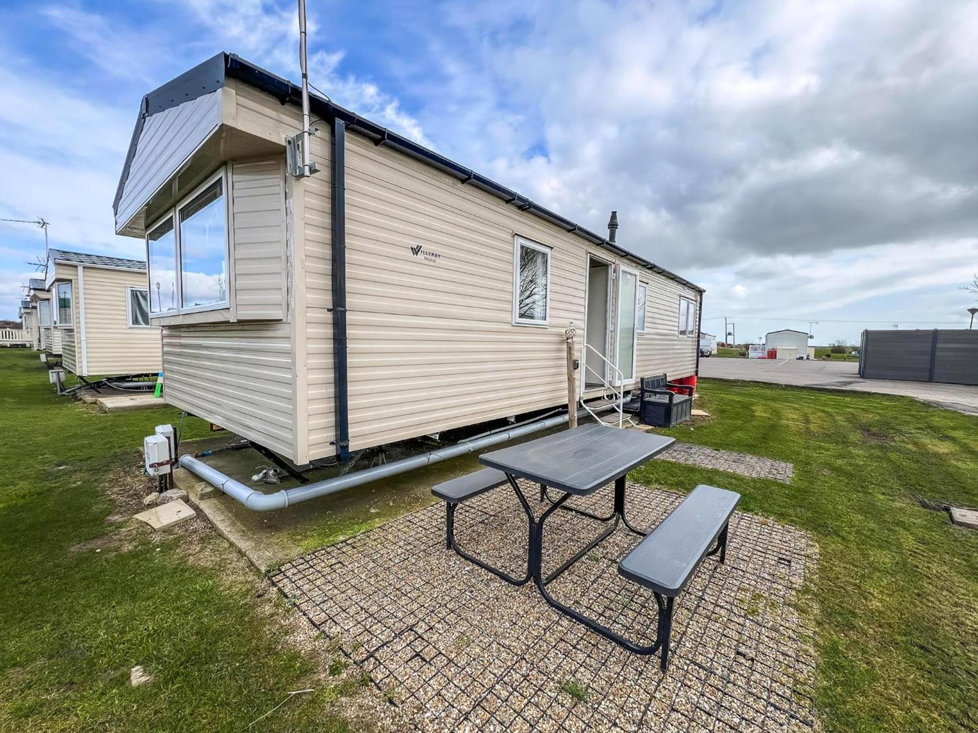 Modern 6 Berth Caravan With Wifi At St Osyth Beach In Essex Ref 28051Fv Clacton-on-Sea Buitenkant foto